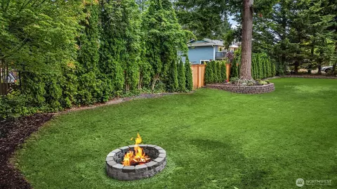 Exterior - 310 Skyline Dr, Edmonds, WA 98020 photo 2 of 4