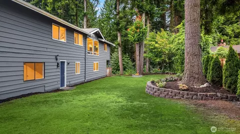 Exterior - 310 Skyline Dr, Edmonds, WA 98020 photo 3 of 4
