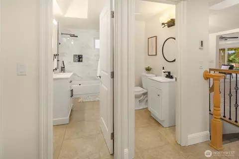 Entry Way - 310 Skyline Dr, Edmonds, WA 98020 photo 3 of 3