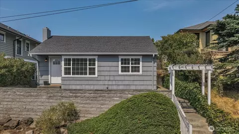 126 NW 50th St, Seattle, WA 98107