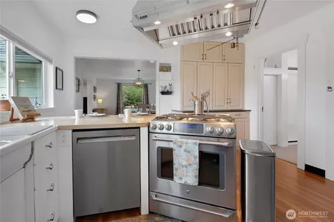 Kitchen - 39614 264th Ave SE, Enumclaw, WA 98022 photo 5 of 6