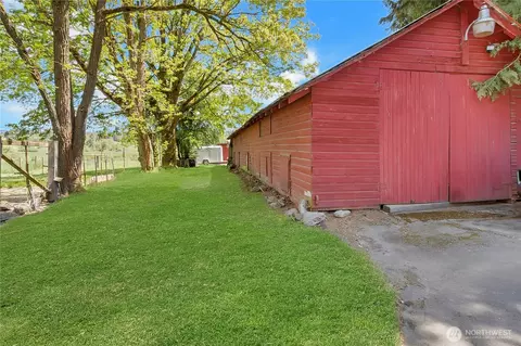 Exterior - 39614 264th Ave SE, Enumclaw, WA 98022 photo 5 of 11