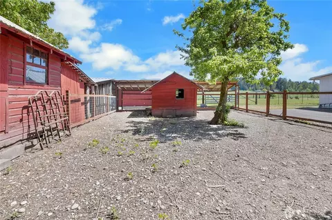 Exterior - 39614 264th Ave SE, Enumclaw, WA 98022 photo 6 of 11