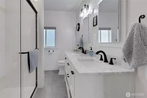 Bath - 39614 264th Ave SE, Enumclaw, WA 98022 photo 1 of 1