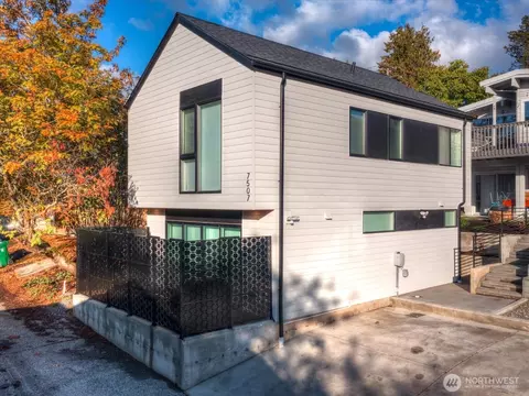 7507 Latona Ave NE, Seattle, WA 98115