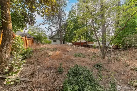 Exterior - 325 E 20th Ave, Spokane, WA 99203 photo 17 of 18