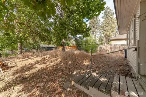Exterior - 325 E 20th Ave, Spokane, WA 99203 photo 13 of 18
