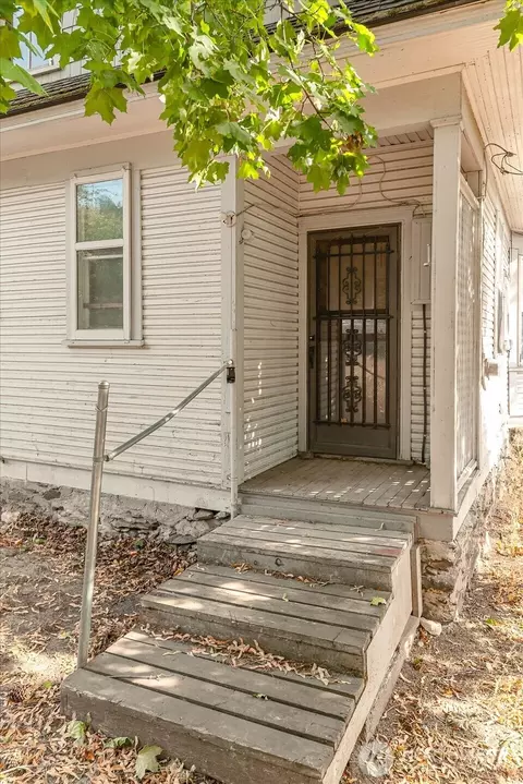 Exterior - 325 E 20th Ave, Spokane, WA 99203 photo 11 of 18