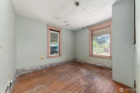 Bedroom - 325 E 20th Ave, Spokane, WA 99203 photo 1 of 4