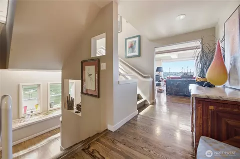 Entry Way - 1946 Harvard Ave E, Seattle, WA 98102 photo 8 of 9