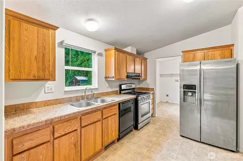 Kitchen - 46489 Baker Loop Rd, Concrete, WA 98237 photo 2 of 2