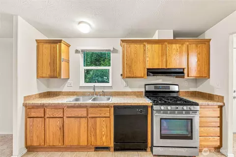Kitchen - 46489 Baker Loop Rd, Concrete, WA 98237 photo 1 of 2
