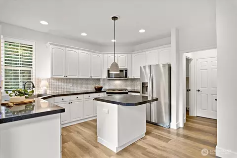 Kitchen - 1828 163rd Pl SE, Mill Creek, WA 98012 photo 3 of 4