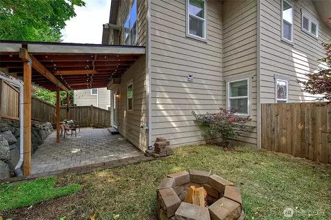Exterior - 405 46th St SE, Everett, WA 98203 photo 3 of 4