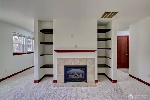 Living - 405 46th St SE, Everett, WA 98203 photo 2 of 4