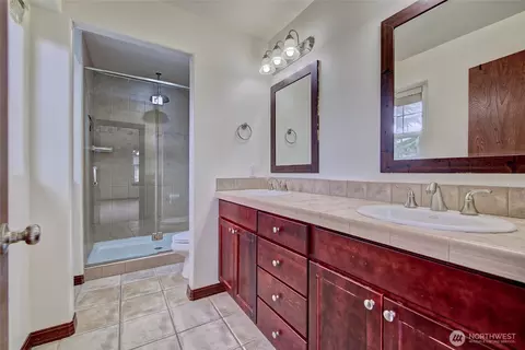 Bath - 405 46th St SE, Everett, WA 98203 photo 1 of 3