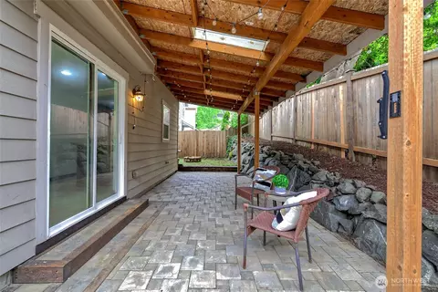 Exterior - 405 46th St SE, Everett, WA 98203 photo 2 of 4