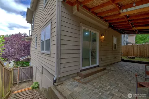 Exterior - 405 46th St SE, Everett, WA 98203 photo 4 of 4
