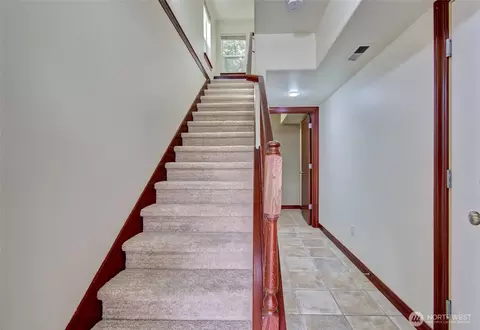 Entry Way - 405 46th St SE, Everett, WA 98203 photo 2 of 3