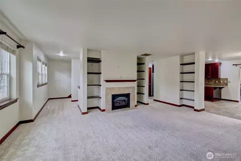Living - 405 46th St SE, Everett, WA 98203 photo 3 of 4