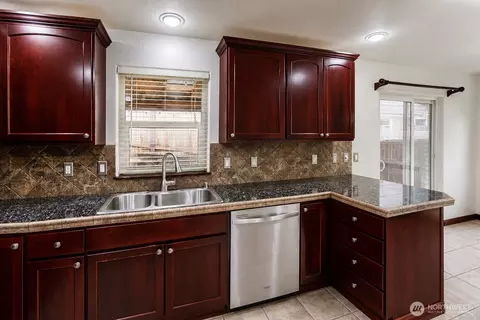 Kitchen - 405 46th St SE, Everett, WA 98203 photo 2 of 3