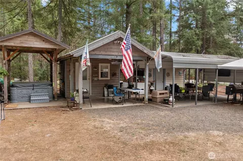 20 N Brook Ln, Hoodsport, WA 98548