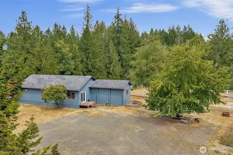 650 W Griffiths Ln, Seabeck, WA 98380