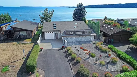 870 Livingston Bay Shore Dr, Camano Island, WA 98282