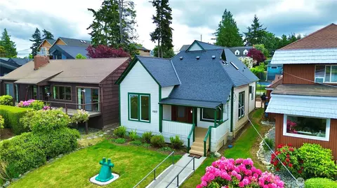 1517 6th St, Anacortes, WA 98221
