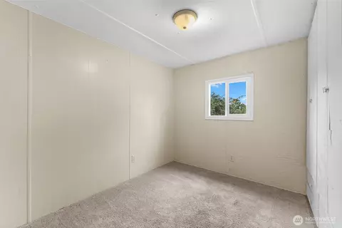 Bedroom - 42703 Auburn Enumclaw Rd SE, Enumclaw, WA 98022 photo 3 of 6