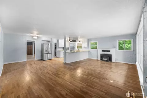 Living - 42703 Auburn Enumclaw Rd SE, Enumclaw, WA 98022 photo 1 of 4