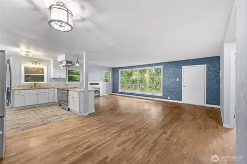 Living - 42703 Auburn Enumclaw Rd SE, Enumclaw, WA 98022 photo 3 of 4