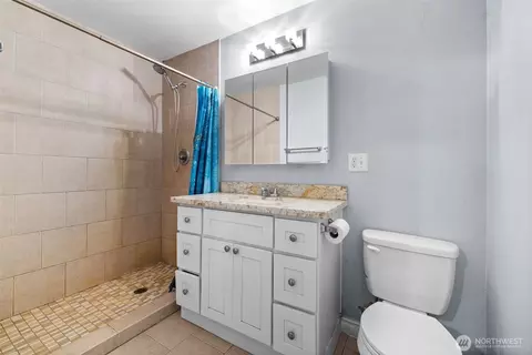 Bath - 42703 Auburn Enumclaw Rd SE, Enumclaw, WA 98022 photo 1 of 3