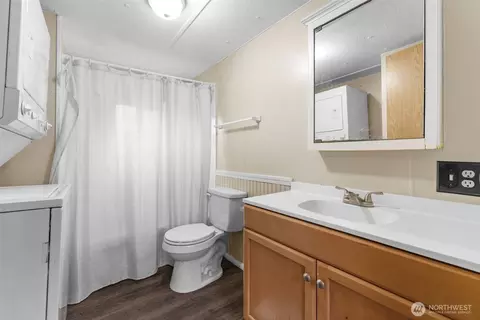 Bath - 42703 Auburn Enumclaw Rd SE, Enumclaw, WA 98022 photo 3 of 3