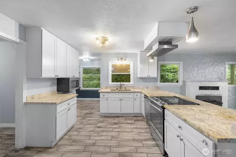 Kitchen - 42703 Auburn Enumclaw Rd SE, Enumclaw, WA 98022 photo 3 of 7