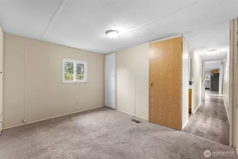 Bedroom - 42703 Auburn Enumclaw Rd SE, Enumclaw, WA 98022 photo 5 of 6