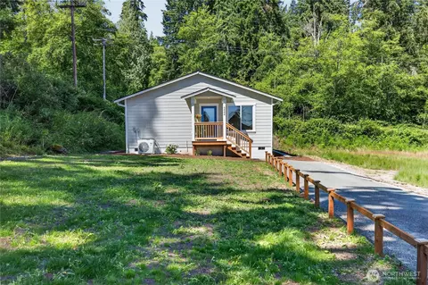 6888 Helena St, Clinton, WA 98236