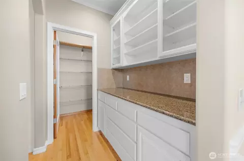 Entry Way - 21321 37th Ave SE, Bothell, WA 98021 photo 4 of 6