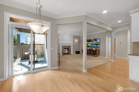 Living - 21321 37th Ave SE, Bothell, WA 98021 photo 5 of 6