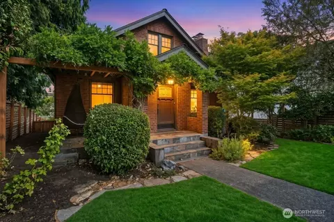 3228 35th Ave W, Seattle, WA 98199