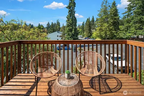 7236 212th St SW #B, Edmonds, WA 98026