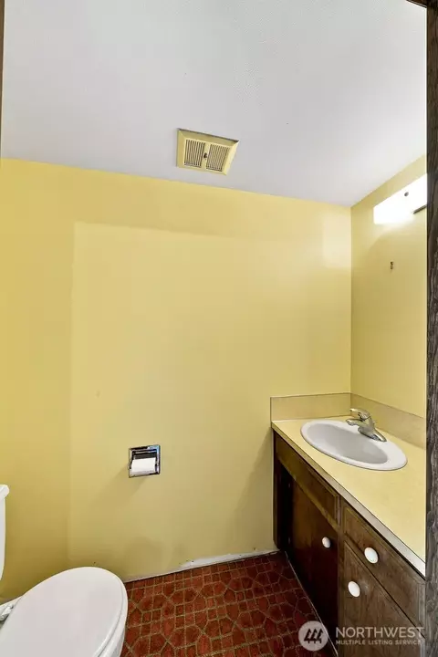 Bath - 18916 SE 440th St, Enumclaw, WA 98022 photo 4 of 4