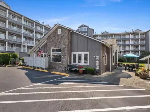 1318 37th St #1202, Everett, WA 98201