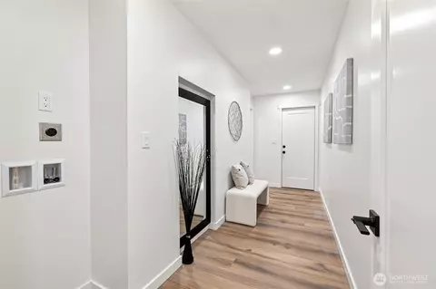 Entry Way - 114 231st St SE, Bothell, WA 98021 photo 2 of 2