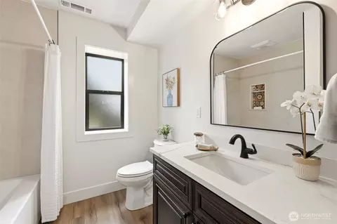Bath - 315 241st St SW, Bothell, WA 98021 photo 4 of 5