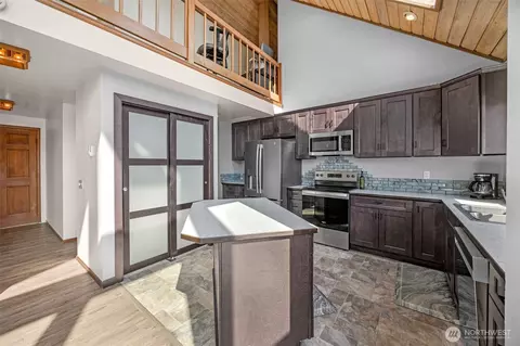 Kitchen - 14 S Beach Dr #H, Everett, WA 98206 photo 3 of 3