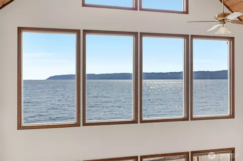 View/Area - 14 S Beach Dr #H, Everett, WA 98206 photo 2 of 11