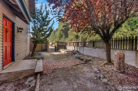 Exterior - 14 S Beach Dr #H, Everett, WA 98206 photo 7 of 9