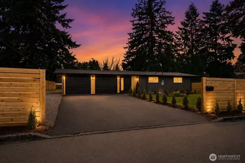 8102 Oakridge Dr SW, Lakewood, WA 98498