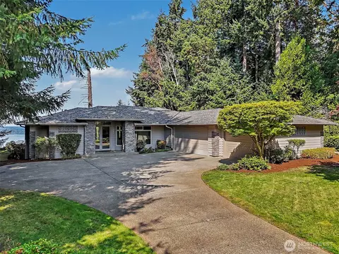 1045 Paha View Dr, Fox Island, WA 98333